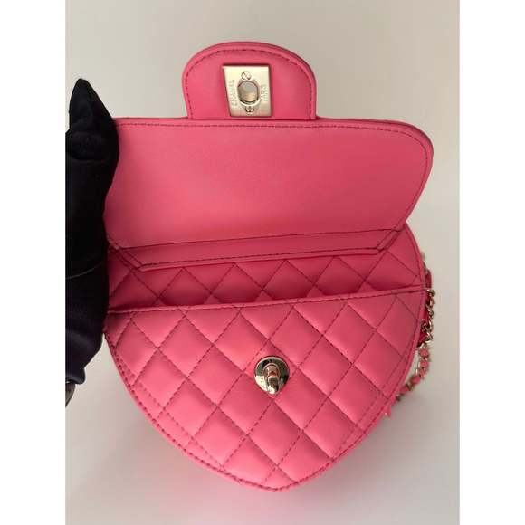CHANEL Heart Bag SS22 - Picture 8 of 13